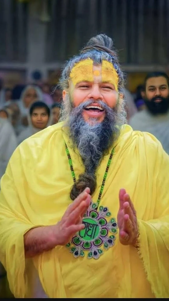 पहले की तरह ठहाके मारते हुए खुलकर हंसते दिखे संत प्रेमानंद Story Cover Image