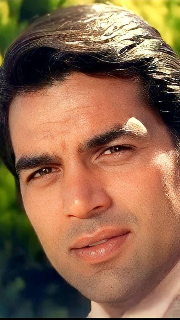 धर्मेन्द्र की टॉप 10 सुपरहिट फ़िल्में Story Cover Image