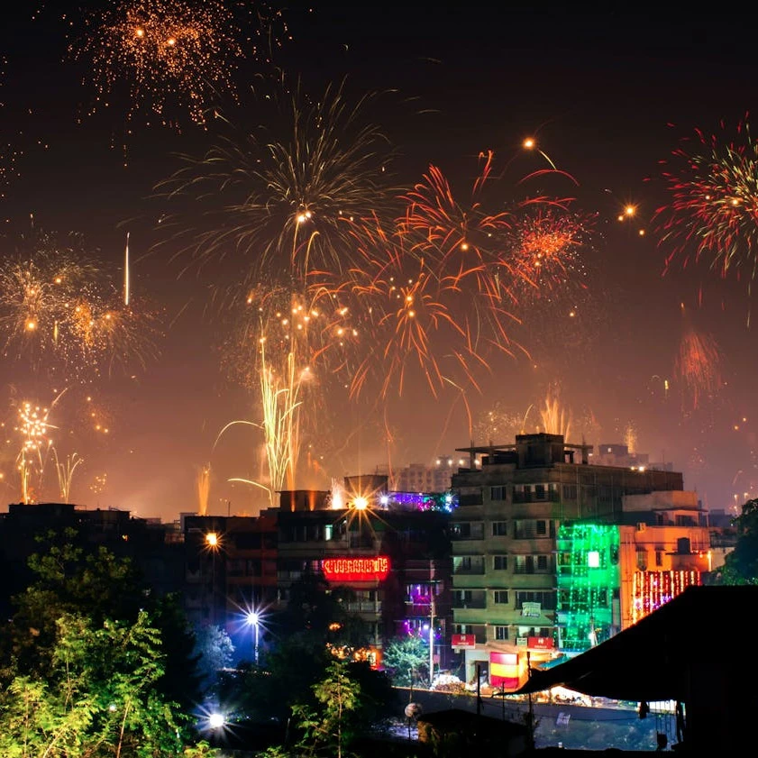 Digital Diwali 2025: कैसे ऑनलाइन पूजा और AR-दीये बदल रहे हैं त्योहार का स्वरूप